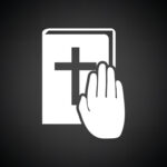 juramento-con-la-mano-en-la-biblia-un-compromiso-sagrado