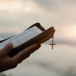 la-importancia-de-levantar-las-manos-en-la-adoracion-segun-la-biblia